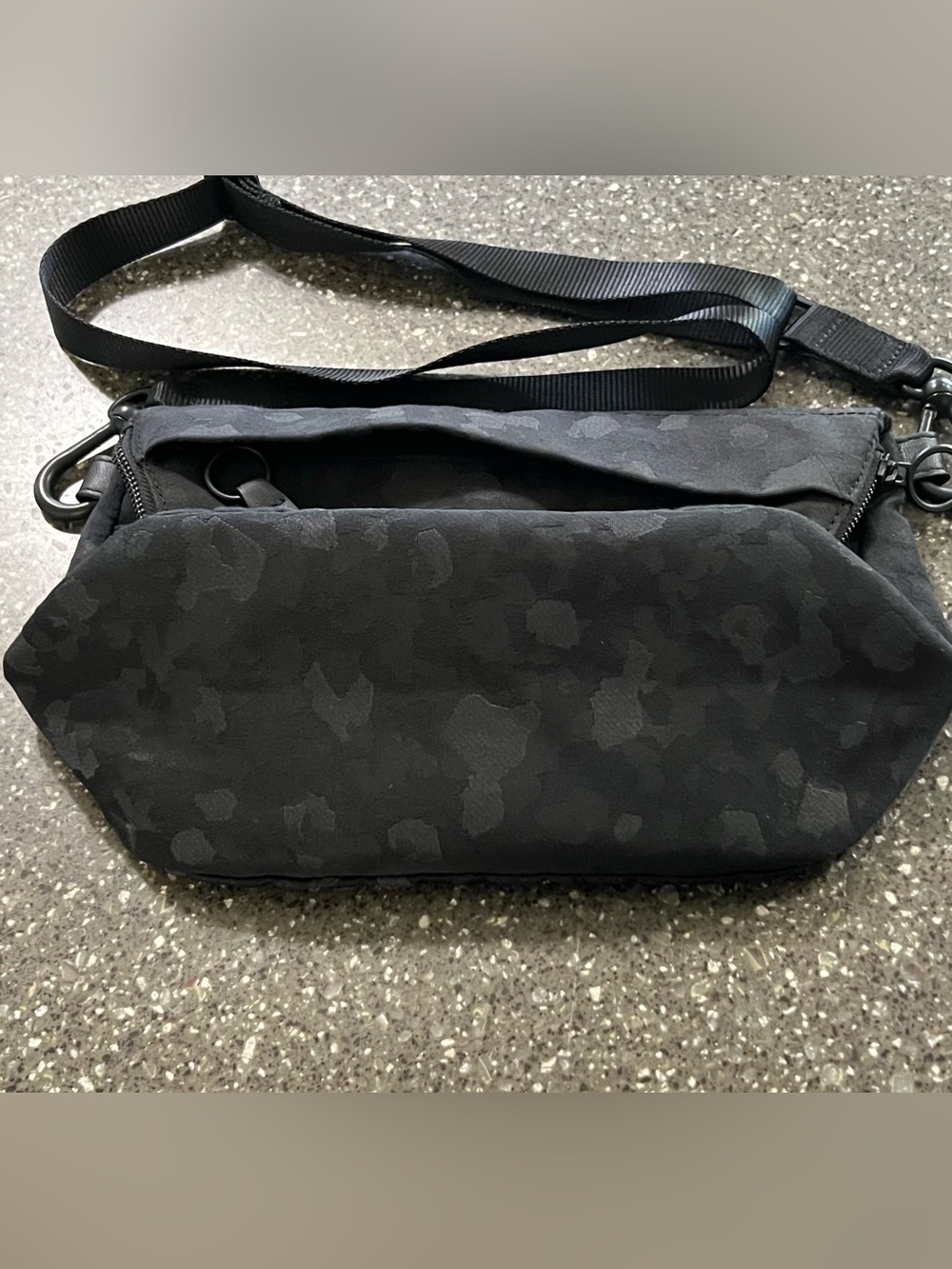 Lululemon All Night Festival Bag 5L Jacquard Camo Crossbody Purse Gym Travel - Picture 8 of 14